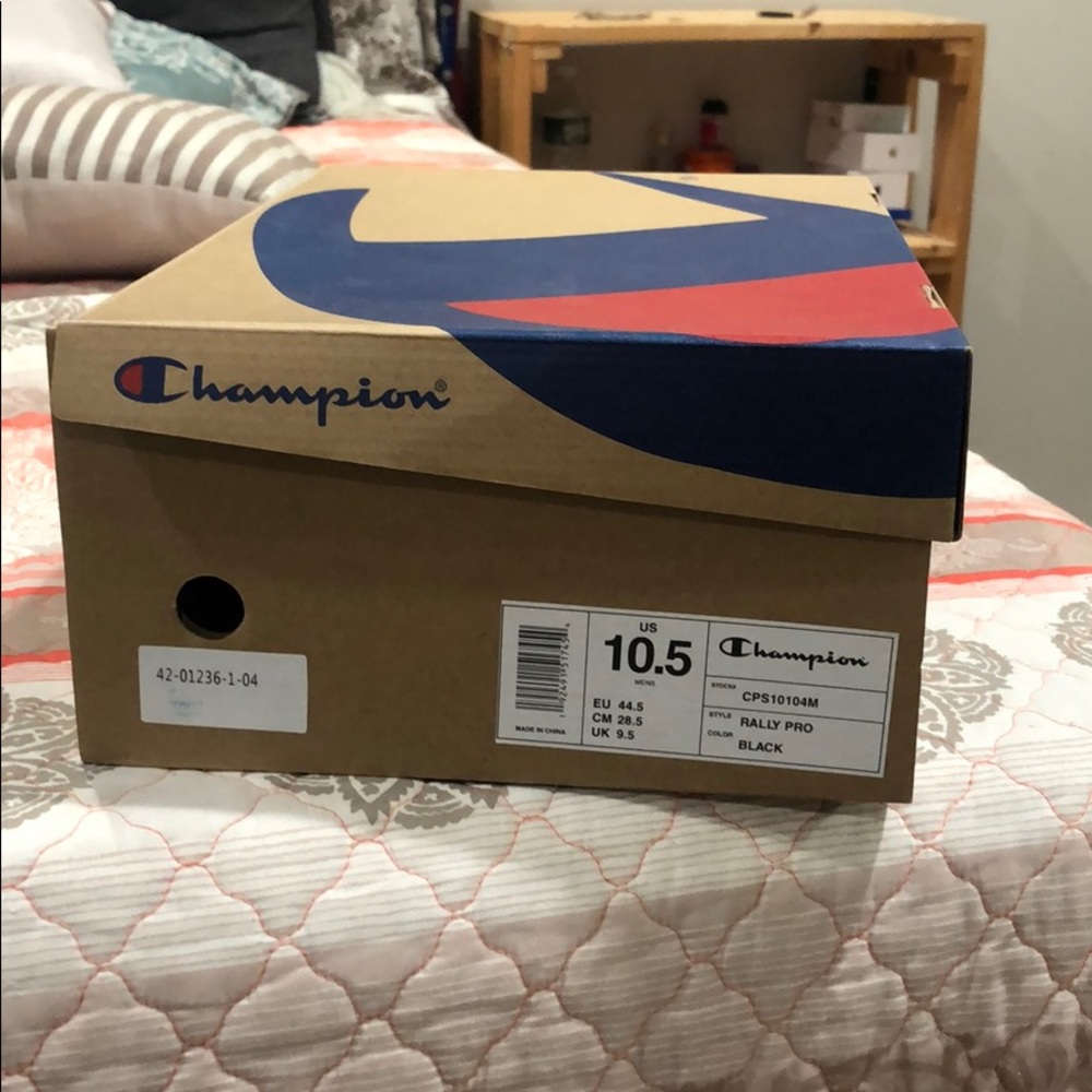 Shoes/sneakers